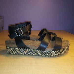 Sandals flatform size 10
